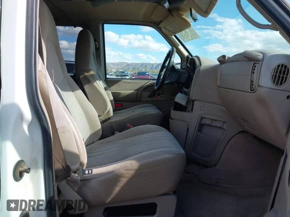 2000 Chevrolet Astro with VIN 1GNDM19W8YB140890, listed as a IAAI auction lot 41789040 with 174,404 mi miles and . Bid and sale history available at DreamBid. Image 5.