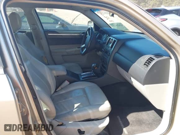 2007 Chrysler 300 Limited with VIN 2C3KA53G47H629900, listed as a IAAI auction lot 43433625 with 262,921 mi miles and . Bid and sale history available at DreamBid. Image 5.