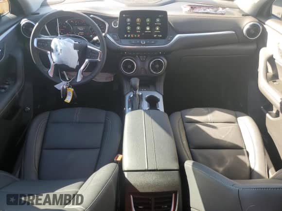 2024 Chevrolet Blazer LT z VIN 3GNKBDR4XRS226026, wystawiony jako Copart lot #85322694 z przebiegiem 4 581 mil mil oraz Szkoda całkowita • Salvage title. Historia ofert i sprzedaży dostępna na DreamBid. Obrazek 8.