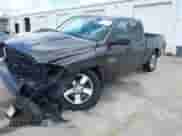 2018 Ram 1500 Express z VIN 1C6RR7FG3JS295943, wystawiony jako IAAI lot #41906550 z przebiegiem 89 332 mil mil oraz . Historia ofert i sprzedaży dostępna na DreamBid. Obrazek 2.