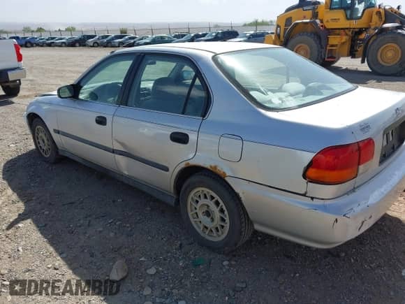 1996 Honda Civic с VIN 1HGEJ6502TL024674, выставлен на аукционе IAAI как лот 42233487 с пробегом 75 618 миль миль и . История ставок и продаж доступна на DreamBid. Изображение 3.