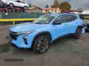 2024 Chevrolet Trax 2RS с VIN KL77LJE26RC022731, выставлен на аукционе Copart как лот 84293975 с пробегом 26 625 миль миль и Списание • Salvage title. История ставок и продаж доступна на DreamBid. Изображение 1.