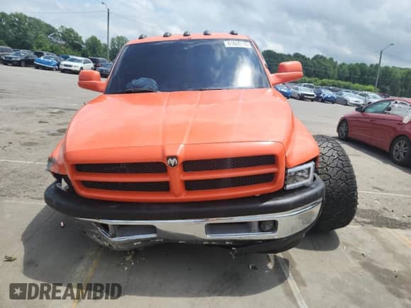 1998 Dodge 1500 z VIN 3B7HF12ZXWG126003, wystawiony jako Copart lot #61620115 z przebiegiem 210 781 mil mil oraz Szkoda całkowita • Salvage title. Historia ofert i sprzedaży dostępna na DreamBid. Obrazek 5.