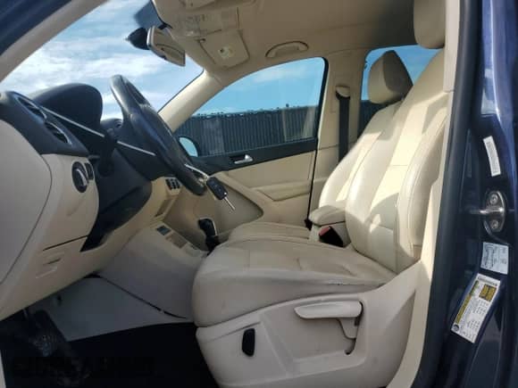 2016 Volkswagen Tiguan S z VIN WVGAV7AX8GW611844, wystawiony jako Copart lot #70020365 z przebiegiem 138 036 mil mil oraz Szkoda całkowita • Salvage title. Historia ofert i sprzedaży dostępna na DreamBid. Obrazek 7.