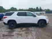2020 Chevrolet Traverse LS z VIN 1GNEVFKW5LJ111080, wystawiony jako IAAI lot #42385990 z przebiegiem 100 510 mil mil oraz . Historia ofert i sprzedaży dostępna na DreamBid. Obrazek 13.