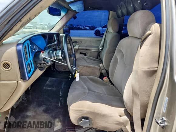 2002 GMC Sierra 1500 z VIN 1GTEC14W32Z117037, wystawiony jako Copart lot #61937045 z przebiegiem Nie podano mil oraz Szkoda całkowita • Salvage title. Historia ofert i sprzedaży dostępna na DreamBid. Obrazek 7.