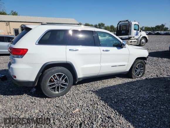 2019 Jeep Grand Cherokee Limited with VIN 1C4RJFBGXKC532536, listed as a Copart auction lot 84040945 with 108,515 mi miles and Salvage title. Bid and sale history available at DreamBid. Image 3.
