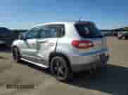 2010 Volkswagen Tiguan SE с VIN WVGBV7AX5AW522938, выставлен на аукционе Copart как лот 71200465 с пробегом 105 392 миль миль и Списание • Salvage title. История ставок и продаж доступна на DreamBid. Изображение 2.