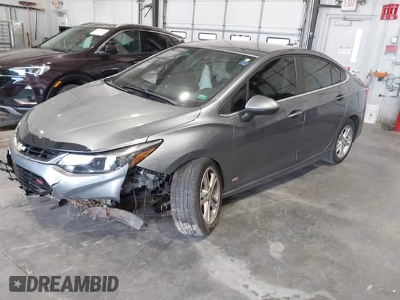 2018 Chevrolet Cruze LT с VIN 1G1BE5SM4J7246302, выставлен на аукционе IAAI как лот 42641787 с пробегом 88 669 миль миль и . История ставок и продаж доступна на DreamBid. Изображение 17.