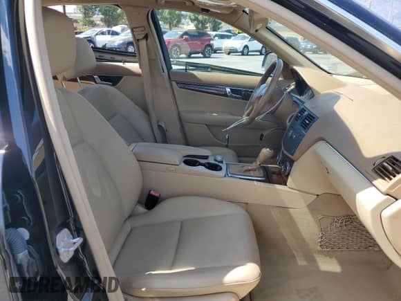 2008 Mercedes-Benz C 300 Sport z VIN WDDGF81X18F165996, wystawiony jako Copart lot #71278345 z przebiegiem 132 644 mil mil oraz Szkoda całkowita • Salvage title. Historia ofert i sprzedaży dostępna na DreamBid. Obrazek 7.