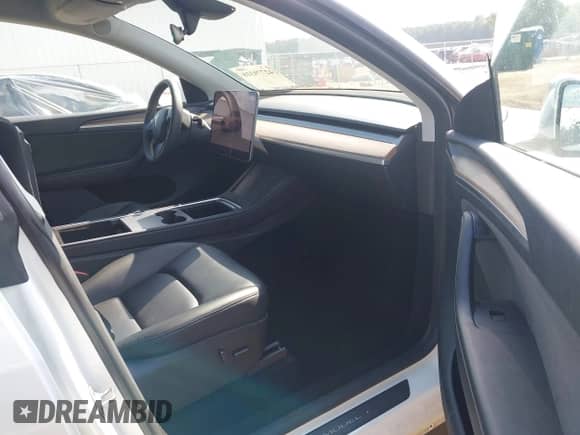 2023 Tesla Model Y Long Range с VIN 7SAYGDEE8PA128301, выставлен на аукционе IAAI как лот 42779318 с пробегом 60 466 миль миль и . История ставок и продаж доступна на DreamBid. Изображение 5.