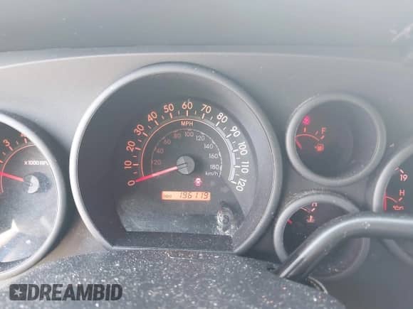 2012 Toyota Tundra z VIN 5TFRU5F11CX027728, wystawiony jako IAAI lot #43122765 z przebiegiem 196 119 mil mil oraz . Historia ofert i sprzedaży dostępna na DreamBid. Obrazek 7.