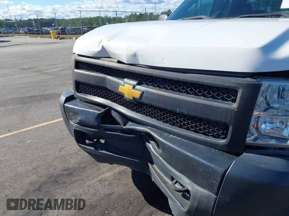 2013 Chevrolet Silverado 1500 Work Truck z VIN 1GCRKPE73DZ334475, wystawiony jako IAAI lot #43386916 z przebiegiem 161 462 mil mil oraz . Historia ofert i sprzedaży dostępna na DreamBid. Obrazek 6.