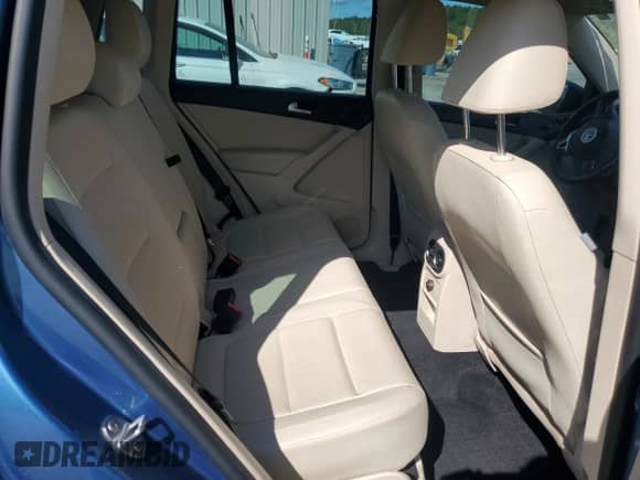 2017 Volkswagen Tiguan S с VIN WVGAV7AX4HK007426, выставлен на аукционе Copart как лот 80451345 с пробегом 59 653 миль миль и Списание • Salvage title. История ставок и продаж доступна на DreamBid. Изображение 11.