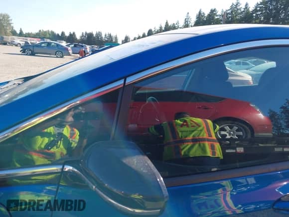 2023 Chevrolet Bolt EV 1LT z VIN 1G1FW6S0XP4111580, wystawiony jako IAAI lot #43269057 z przebiegiem 47 828 mil mil oraz . Historia ofert i sprzedaży dostępna na DreamBid. Obrazek 15.