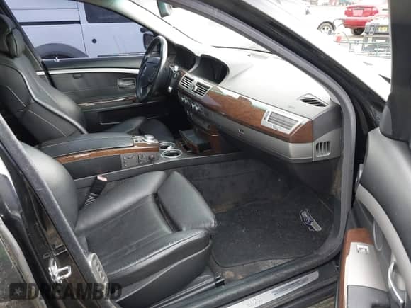 2006 BMW 7 Series 750i with VIN WBAHL83526DT06390, listed as a IAAI auction lot 42246688 with 123,962 mi miles and . Bid and sale history available at DreamBid. Image 5.