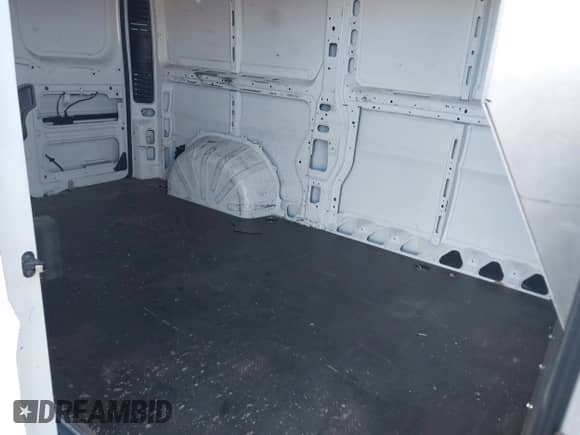 2017 Ram ProMaster Cargo z VIN 3C6TRVAG8HE542890, wystawiony jako IAAI lot #43499590 z przebiegiem 102 516 mil mil oraz . Historia ofert i sprzedaży dostępna na DreamBid. Obrazek 8.