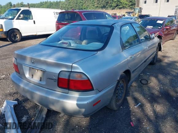 1996 Honda Accord LX with VIN 1HGCD563XTA060237, listed as a IAAI auction lot 42828626 with 110,927 mi miles and . Bid and sale history available at DreamBid. Image 4.