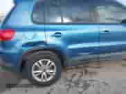 2017 Volkswagen Tiguan S с VIN WVGAV7AX6HW503871, выставлен на аукционе IAAI как лот 42372436 с пробегом 130 208 миль миль и . История ставок и продаж доступна на DreamBid. Изображение 6.