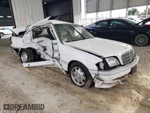 1999 Mercedes-Benz C 230/260/280/320 с VIN WDBHA24G4XA804338, выставлен на аукционе Copart как лот 85703795 с пробегом 189 710 миль миль и Списание • Salvage title. История ставок и продаж доступна на DreamBid. Изображение 4.