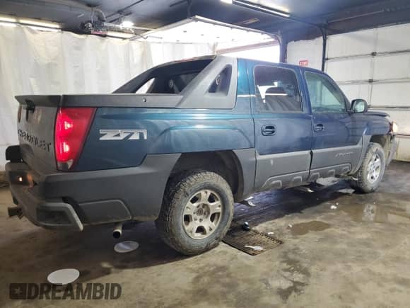 2005 Chevrolet Avalanche LS z VIN 3GNEK12Z95G162303, wystawiony jako Copart lot #67767745 z przebiegiem 143 746 mil mil oraz Szkoda całkowita • Salvage title. Historia ofert i sprzedaży dostępna na DreamBid. Obrazek 3.