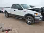 2005 Ford F-150 XLT z VIN 1FTPX14545NA54420, wystawiony jako IAAI lot #43323422 z przebiegiem 258 942 mil mil oraz . Historia ofert i sprzedaży dostępna na DreamBid. Obrazek 1.