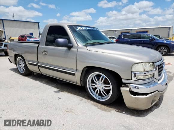 2002 GMC Sierra 1500 z VIN 1GTEC14W32Z117037, wystawiony jako Copart lot #61937045 z przebiegiem Nie podano mil oraz Szkoda całkowita • Salvage title. Historia ofert i sprzedaży dostępna na DreamBid. Obrazek 4.