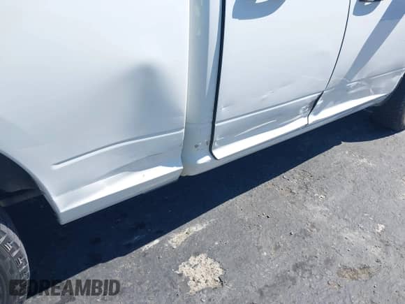 2014 Ram 1500 Express z VIN 1C6RR7FT9ES346624, wystawiony jako IAAI lot #43388714 z przebiegiem 232 412 mil mil oraz . Historia ofert i sprzedaży dostępna na DreamBid. Obrazek 6.