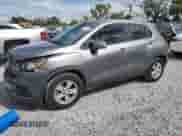 2020 Chevrolet Trax LS z VIN 3GNCJKSB8LL187846, wystawiony jako Copart lot #80259215 z przebiegiem 55 925 mil mil oraz Szkoda całkowita • Salvage title. Historia ofert i sprzedaży dostępna na DreamBid. Obrazek 1.