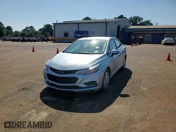 2018 Chevrolet Cruze LT z VIN 1G1BE5SM3J7178610, wystawiony jako Copart lot #80082305 z przebiegiem 65 385 mil mil oraz Czysty tytuł • Clean title. Historia ofert i sprzedaży dostępna na DreamBid. Obrazek 13.