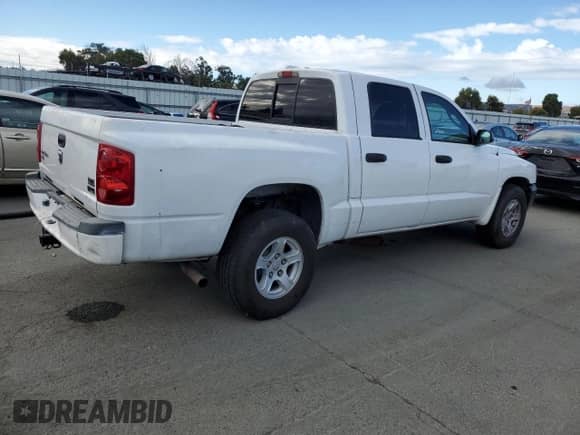 2007 Dodge Dakota SLT with VIN 1D7HW48P57S151513, listed as a Copart auction lot 86495985 with 170,024 mi miles and Salvage title. Bid and sale history available at DreamBid. Image 3.