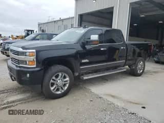 2015 Chevrolet Silverado 2500HD High Country z VIN 1GC1KXE83FF602614, wystawiony jako Copart lot #66084055 z przebiegiem 168 614 mil mil oraz Szkoda całkowita • Salvage title. Historia ofert i sprzedaży dostępna na DreamBid. Obrazek 1.