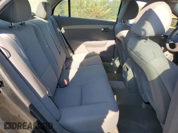 2010 Chevrolet Malibu 1LS z VIN 1G1ZB5EBXAF195363, wystawiony jako Copart lot #71854795 z przebiegiem 126 437 mil mil oraz Czysty tytuł • Clean title. Historia ofert i sprzedaży dostępna na DreamBid. Obrazek 10.