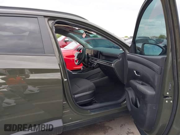 2025 Hyundai Tucson SEL с VIN 5NMJB3DEXSH562450, выставлен на аукционе IAAI как лот 43150309 с пробегом 3 558 миль миль и . История ставок и продаж доступна на DreamBid. Изображение 5.