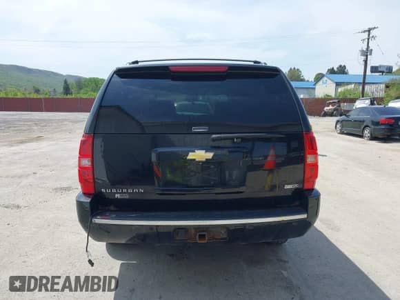 2009 Chevrolet Suburban LTZ z VIN 1GNFK36349R294901, wystawiony jako IAAI lot #42160500 z przebiegiem 178 800 mil mil oraz . Historia ofert i sprzedaży dostępna na DreamBid. Obrazek 16.