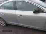 2012 Volvo S60 T6 с VIN YV1902FH7C2105461, выставлен на аукционе IAAI как лот 41323392 с пробегом 98 059 миль миль и . История ставок и продаж доступна на DreamBid. Изображение 13.