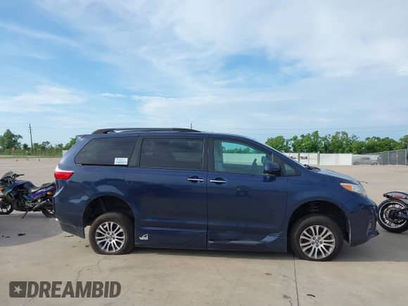 2019 Toyota Sienna XLE Auto Access Seat with VIN 5TDYZ3DC5KS983059, listed as a IAAI auction lot 42505168 with 69,231 mi miles and . Bid and sale history available at DreamBid. Image 13.