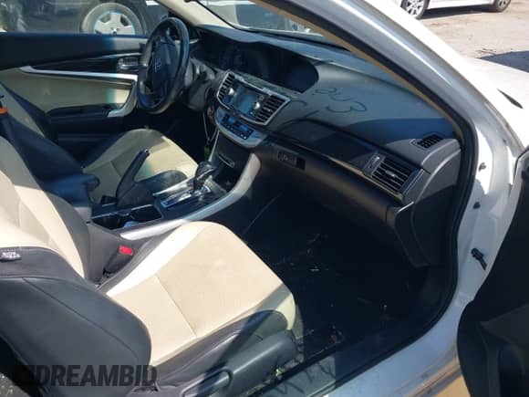 2015 Honda Accord EX-L z VIN 1HGCT2B8XFA006993, wystawiony jako IAAI lot #43245192 z przebiegiem 135 503 mil mil oraz . Historia ofert i sprzedaży dostępna na DreamBid. Obrazek 5.