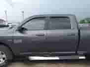 2019 Ram 1500 SLT z VIN 1C6RR7TT9KS645840, wystawiony jako IAAI lot #42435772 z przebiegiem 104 841 mil mil oraz . Historia ofert i sprzedaży dostępna na DreamBid. Obrazek 14.