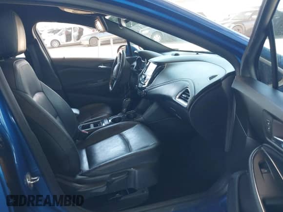 2016 Chevrolet Cruze Premier z VIN 1G1BG5SM0G7324934, wystawiony jako IAAI lot #42690646 z przebiegiem 111 716 mil mil oraz . Historia ofert i sprzedaży dostępna na DreamBid. Obrazek 5.