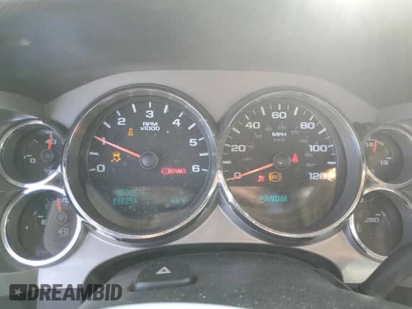 2013 GMC Sierra 1500 SLE z VIN 1GTN2VE02DZ263758, wystawiony jako Copart lot #56476915 z przebiegiem 108 254 mil mil oraz Czysty tytuł • Clean title. Historia ofert i sprzedaży dostępna na DreamBid. Obrazek 9.