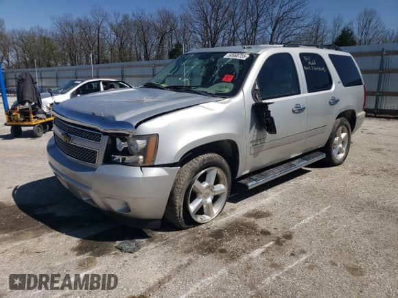 2010 Chevrolet Tahoe LTZ z VIN 1GNUKCE05AR173734, wystawiony jako Copart lot #50668755 z przebiegiem 240 752 mil mil oraz Szkoda całkowita • Salvage title. Historia ofert i sprzedaży dostępna na DreamBid. Obrazek 1.