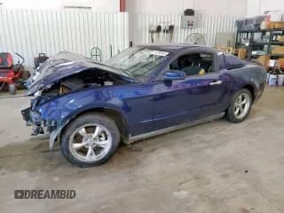 2010 Ford Mustang V6 z VIN 1ZVBP8AN2A5159133, wystawiony jako Copart lot #65768995 z przebiegiem Nie podano mil oraz Szkoda całkowita • Salvage title. Historia ofert i sprzedaży dostępna na DreamBid. Obrazek 1.