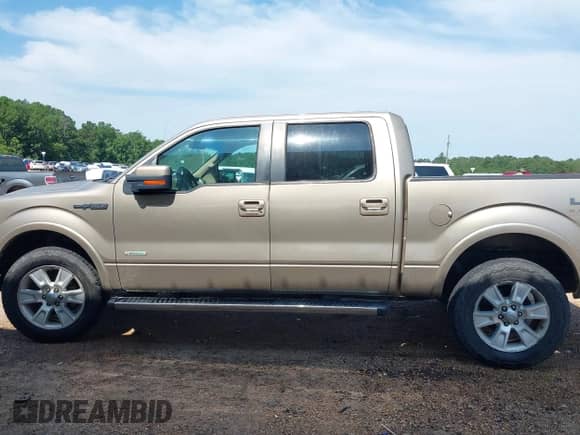 2011 Ford F-150 XLT z VIN 1FTFW1ET3BFB88773, wystawiony jako IAAI lot #42883839 z przebiegiem 206 429 mil mil oraz . Historia ofert i sprzedaży dostępna na DreamBid. Obrazek 14.