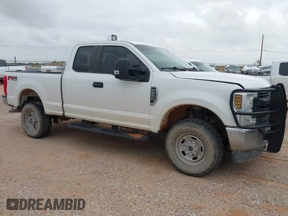 2019 Ford F-250 XL z VIN 1FT7X2B62KEC81439, wystawiony jako IAAI lot #43143386 z przebiegiem 148 419 mil mil oraz . Historia ofert i sprzedaży dostępna na DreamBid. Obrazek 13.