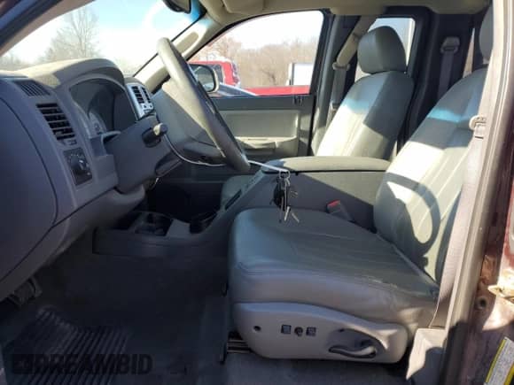 2005 Dodge Dakota с VIN 1D7HW52N95S136829, выставлен на аукционе Copart как лот 43948385 с пробегом 64 411 миль миль и Чистый • Clean title. История ставок и продаж доступна на DreamBid. Изображение 7.