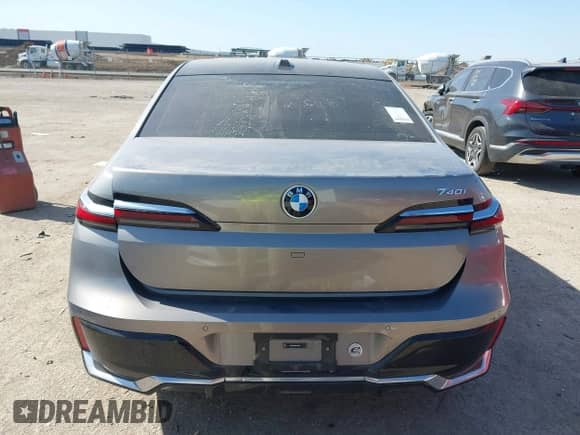 2024 BMW 7 Series 740i с VIN WBA23EH02RCP35525, выставлен на аукционе IAAI как лот 41992914 с пробегом Не указан миль и . История ставок и продаж доступна на DreamBid. Изображение 16.