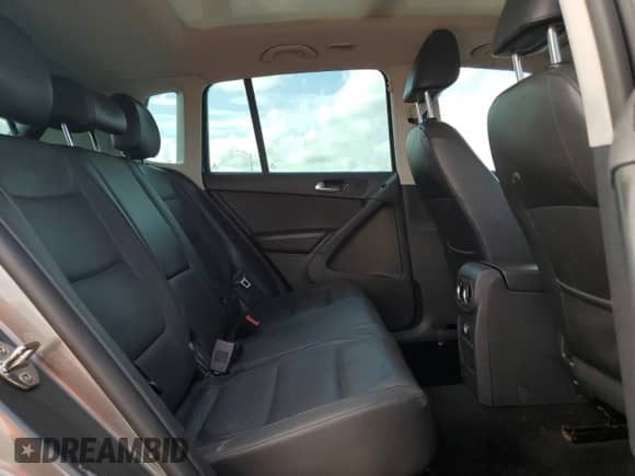 2012 Volkswagen Tiguan S с VIN WVGAV7AX4CW000140, выставлен на аукционе Copart как лот 80901355 с пробегом 133 056 миль миль и Списание • Salvage title. История ставок и продаж доступна на DreamBid. Изображение 11.