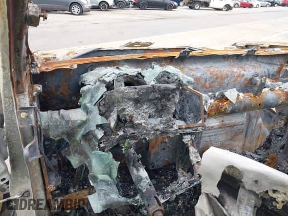 2024 Chevrolet Silverado 1500 LTZ с VIN 1GCUDGED5RZ328081, выставлен на аукционе IAAI как лот 42977076 с пробегом Не указан миль и . История ставок и продаж доступна на DreamBid. Изображение 7.