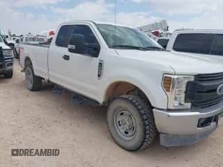 2019 Ford F-250 XL z VIN 1FT7X2B65KEG78174, wystawiony jako IAAI lot #42832696 z przebiegiem 147 261 mil mil oraz . Historia ofert i sprzedaży dostępna na DreamBid. Obrazek 1.